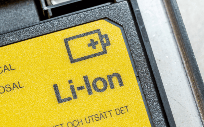 Fork Lift Batteries Maintenance Changes When You Switch to Lithium